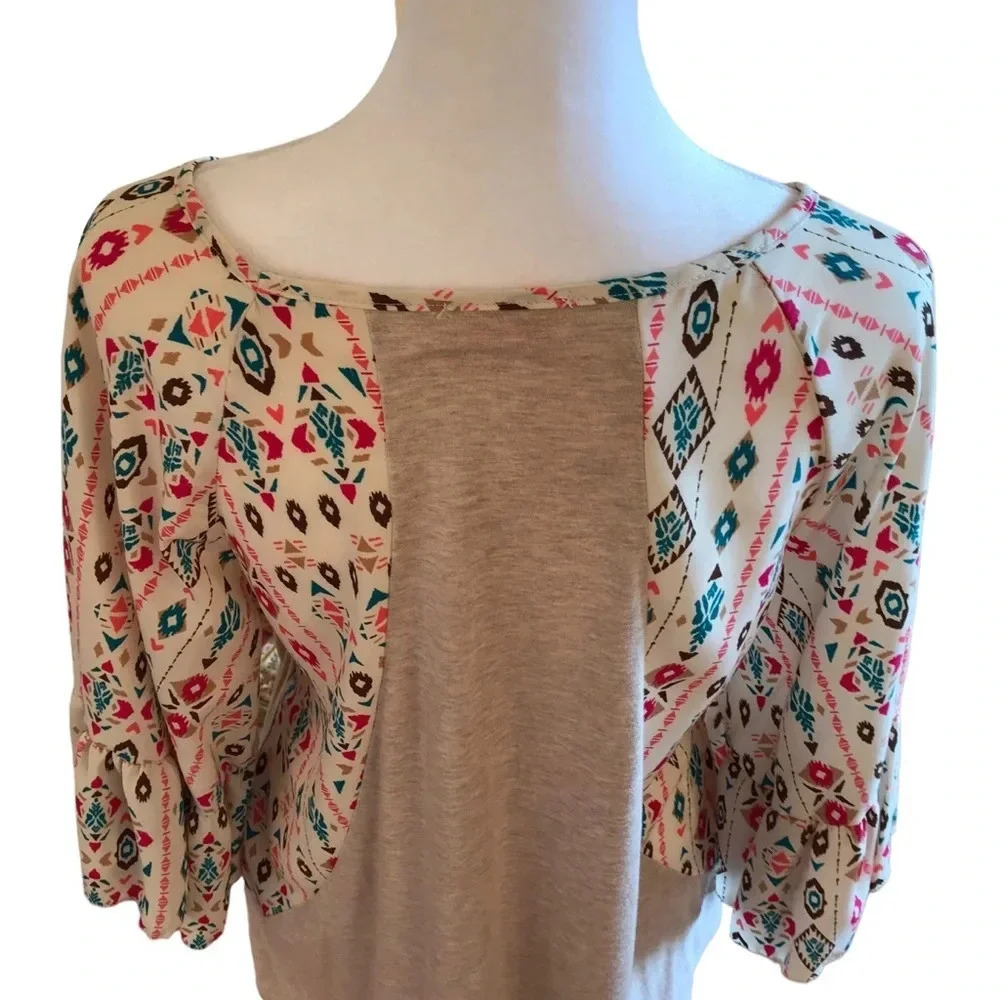 Boho Chic Beige Top with Floral Sleeves - Perfect for Spring & Summer! - Picture 12 of 15
